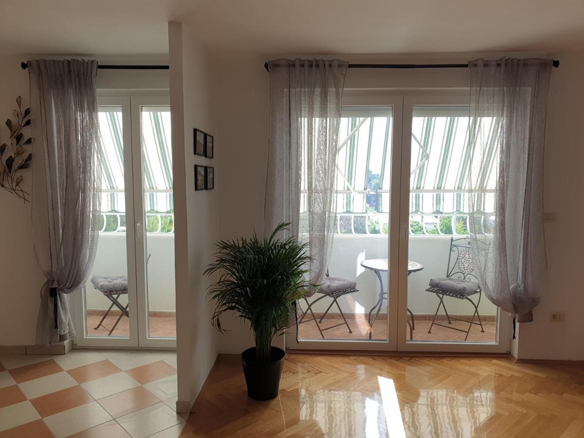 Apartment Maeistro By Privileggio Residence Ровин Екстериор снимка