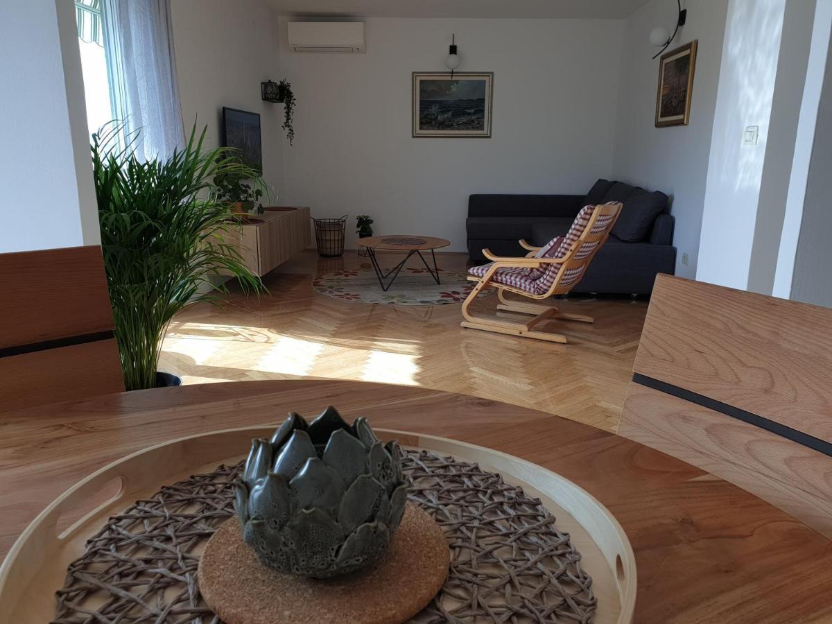 Apartment Maeistro By Privileggio Residence Ровин Екстериор снимка